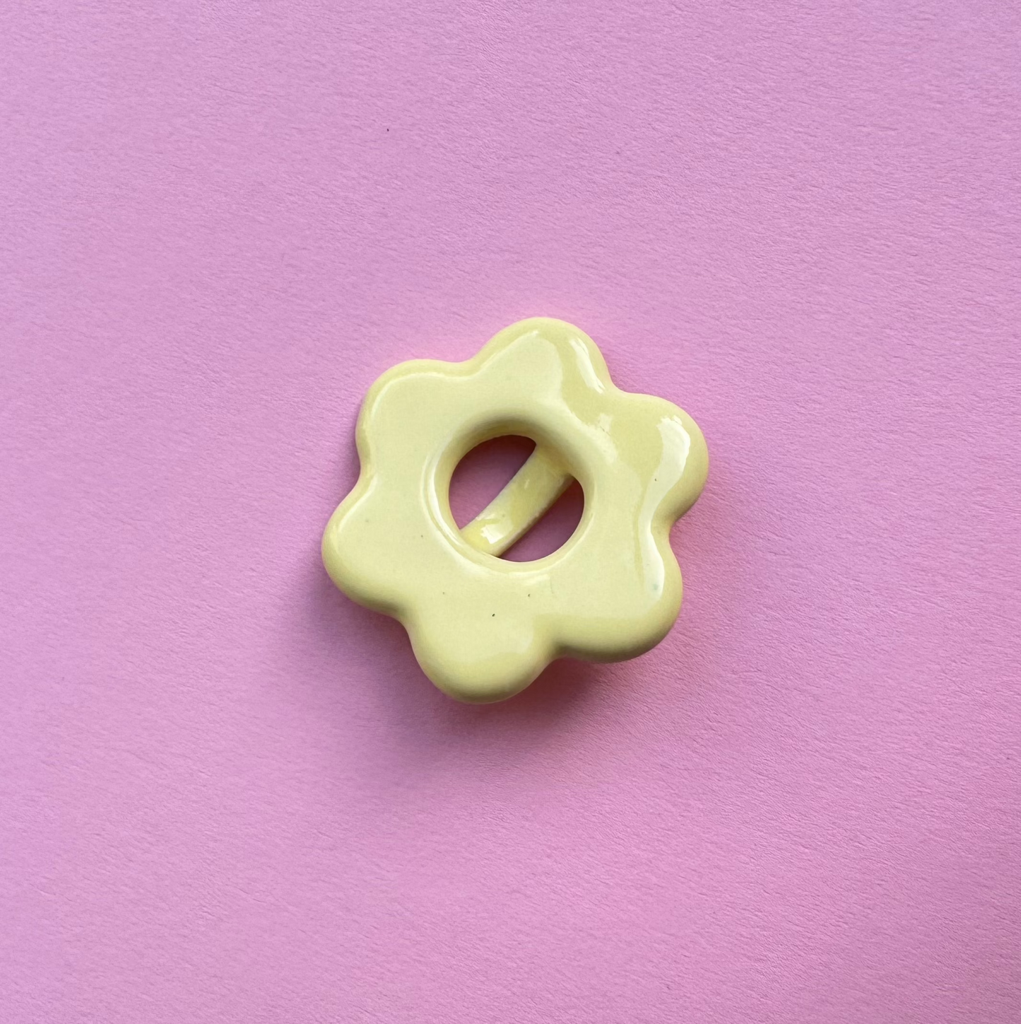 Blume Buttergelb (mit Schlaufe)